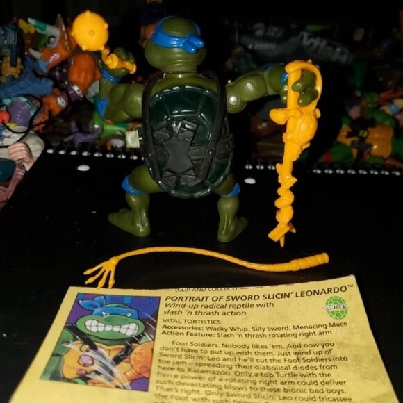Sword Slicin Leonardo TMNT Teenage Mutant Ninja Turtles Complete with File Card - Picture 3 of 3